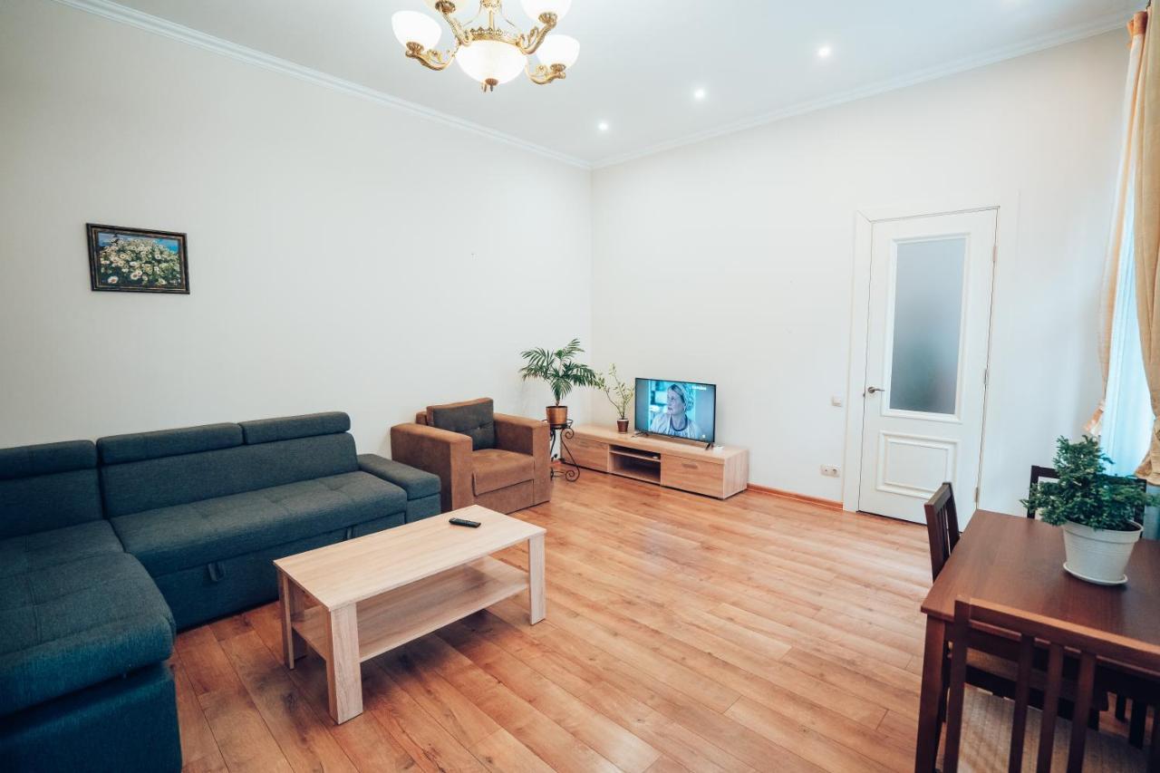 Wonderful Flat On City Center Ujgorod Dış mekan fotoğraf