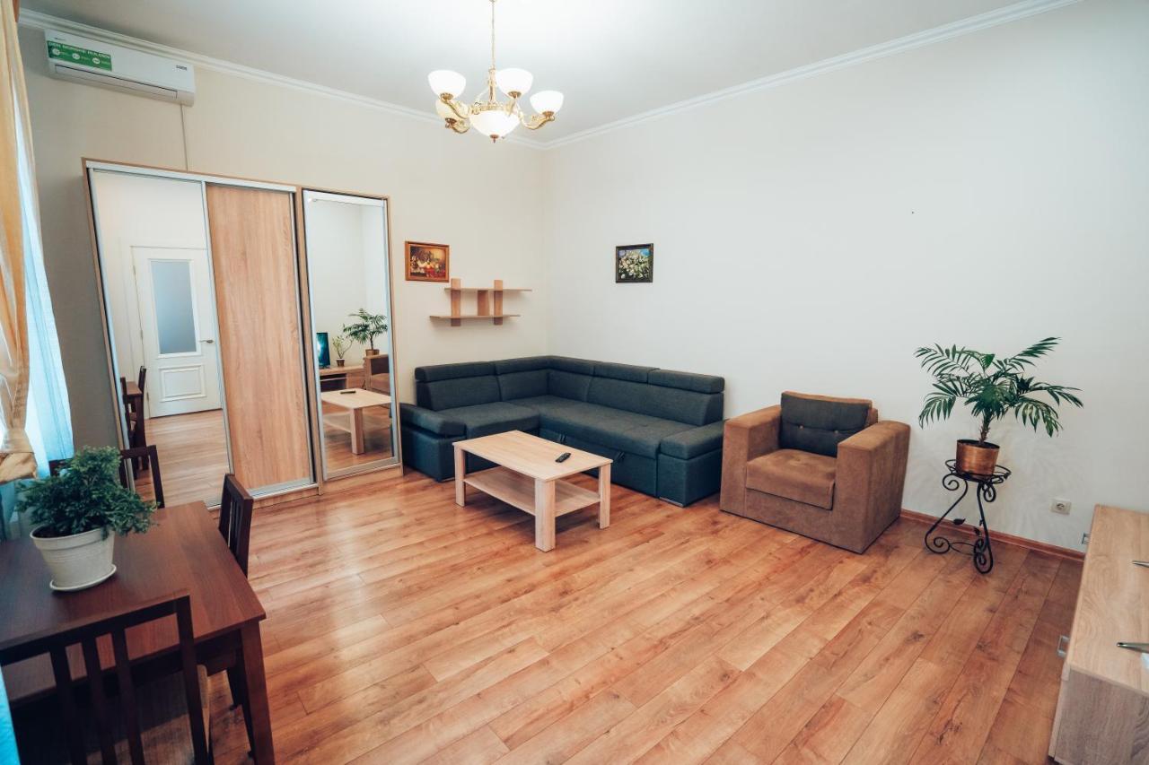 Wonderful Flat On City Center Ujgorod Dış mekan fotoğraf